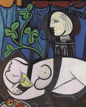 パブロ・ピカソ Painting - ヌードの緑の葉と胸像 1932 年キュビズム パブロ・ピカソ